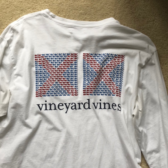Vineyard Vines Longsleeve size Medium - Picture 4 of 6
